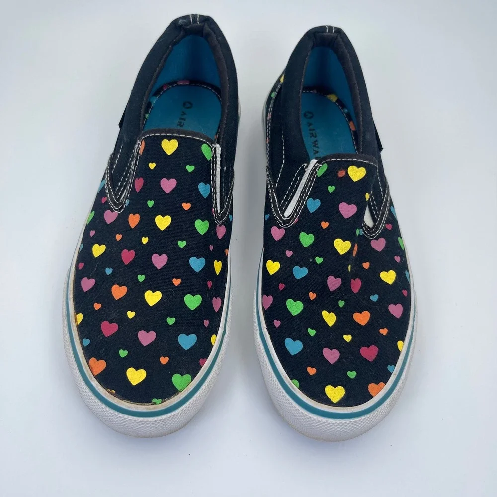 Airwalk Womens 7.5 Slip On Sneakers Black Multicolor Heart Print‎ Casual Shoes